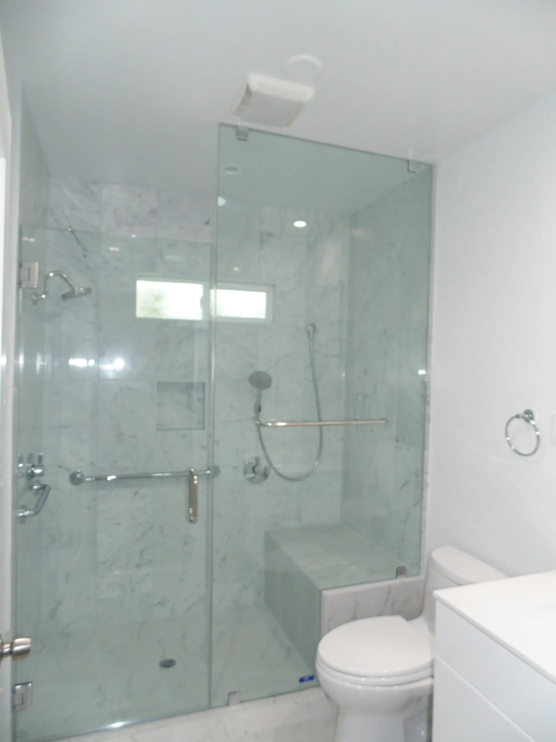 RESIDENTIAL RESTROOM, SANTA MONICA, CA. - Image 1