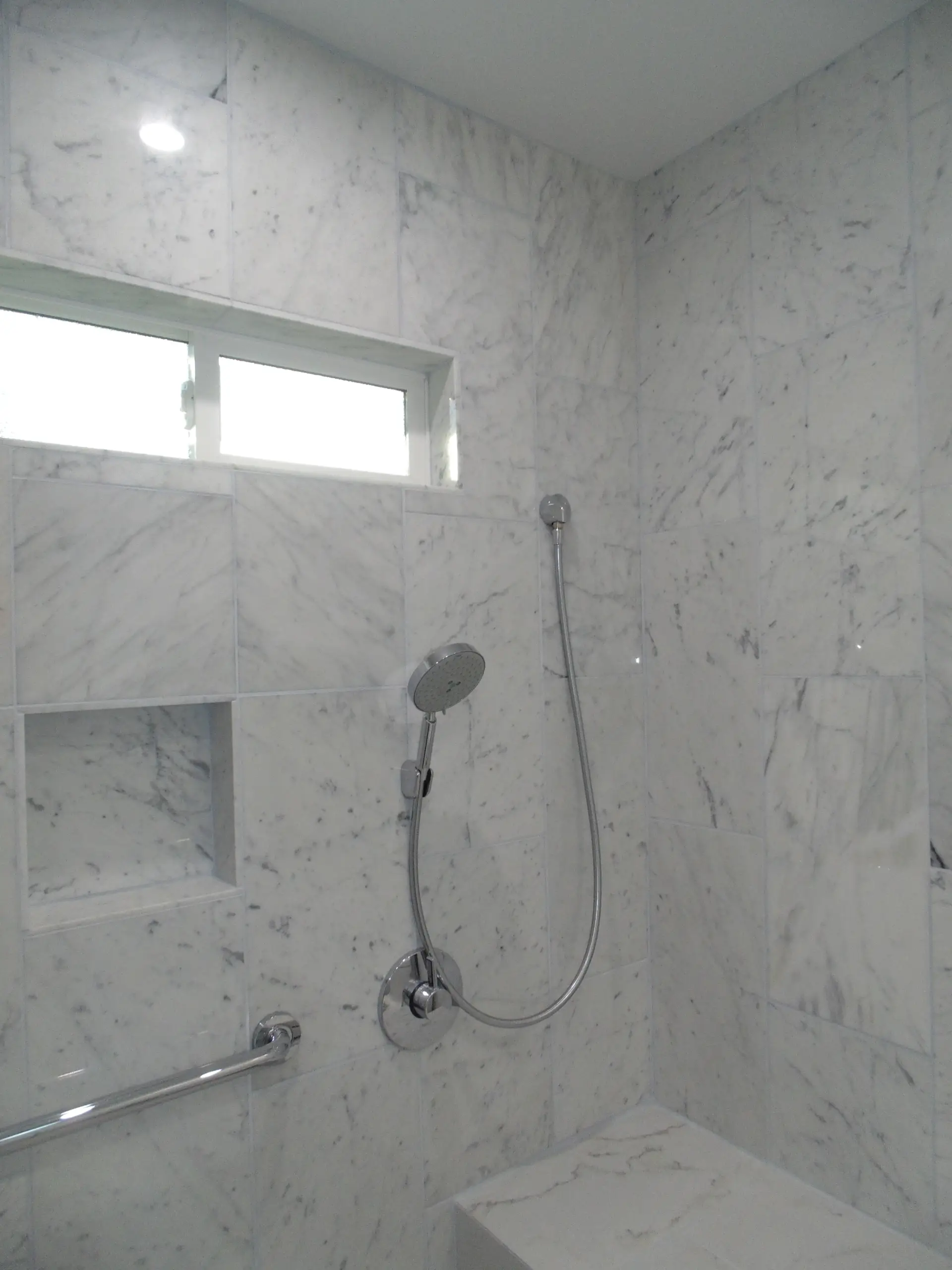 RESIDENTIAL RESTROOM, SANTA MONICA, CA. - Image 4